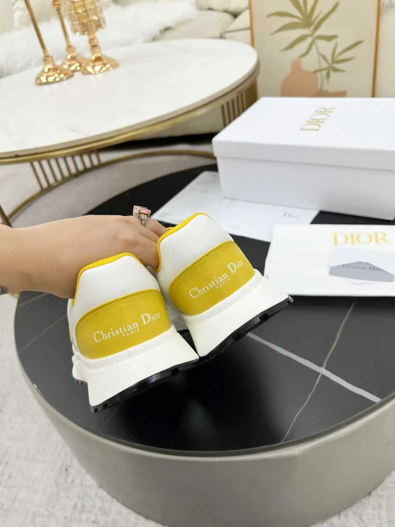 [Dior Dior] P: 640💰Couple model Size: Female: 35-40 (41 customized), male 39-44. (45 customized) 2025 Dior Dior autumn and winter new products🌹Fashion and trends coexist. Imported cowhide is customized one to one. Fabric; cowhide. Lining: Breathable mesh. Outsole: TPU.